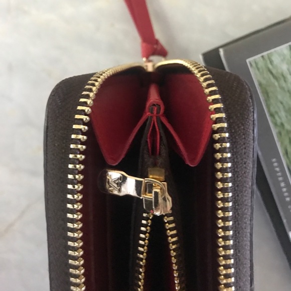 Louis Vuitton CLÉMENCE WALLET - Picture 5 of 12